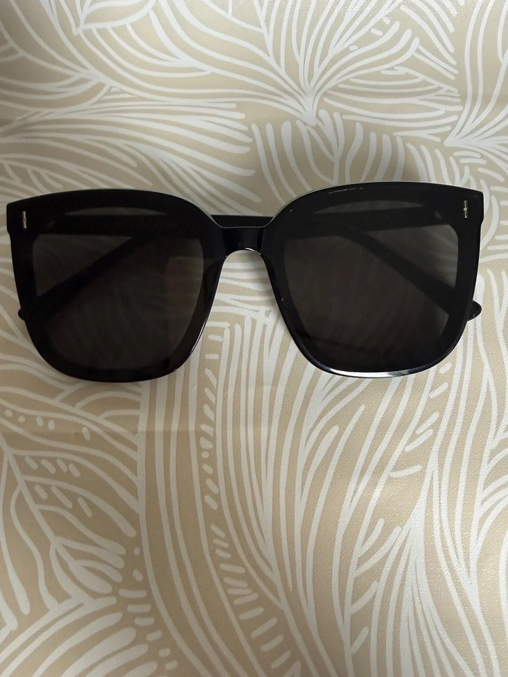 Gentle Monster Frida Black Square Sunglasses w/ Original Pouch